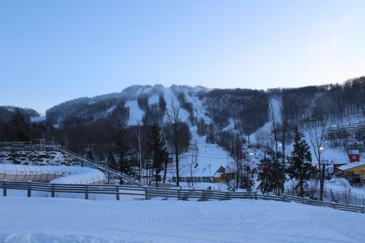 Au Pied Des Pentes Apartment Bromont Exterior photo